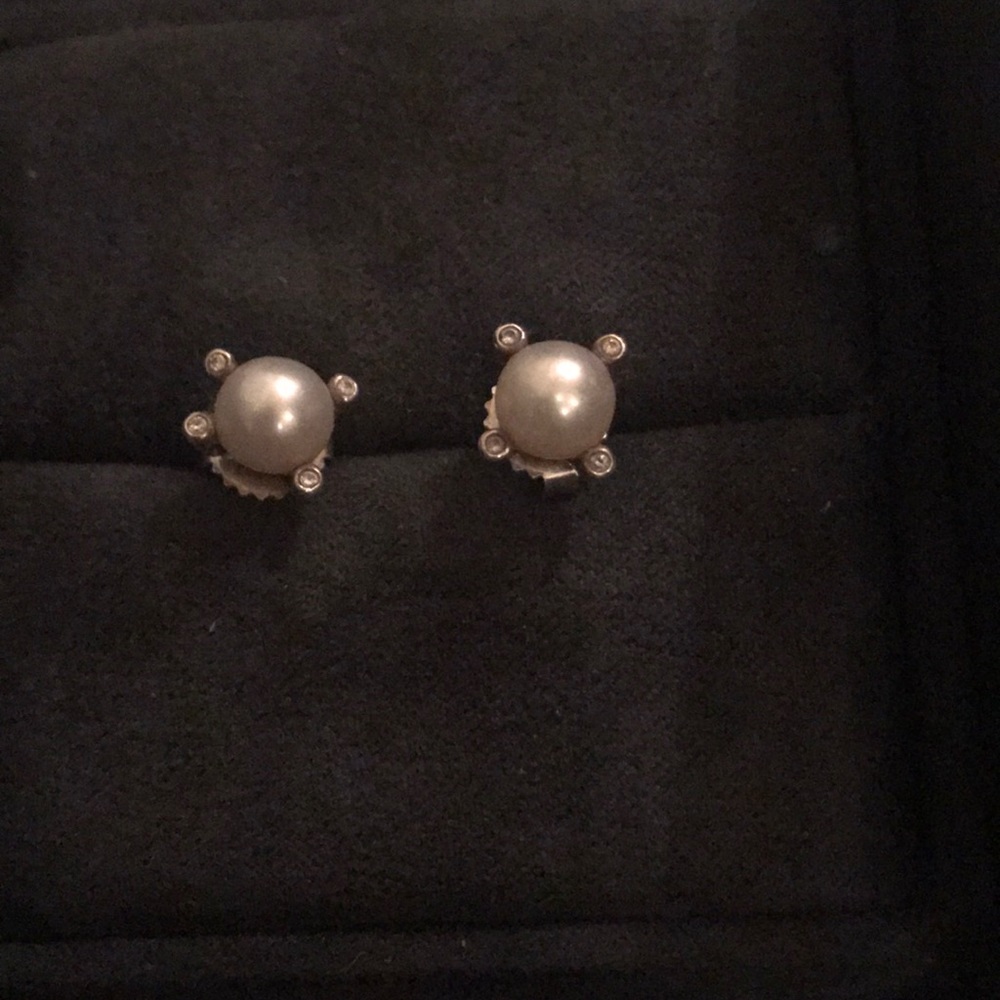 DY pearl earrings with diamonds